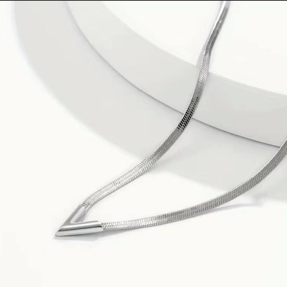 LAST ONE! Men’s - V Shaped Flat Snake Collarbone Chain herringbone Necklace Gold - Picture 3 of 9